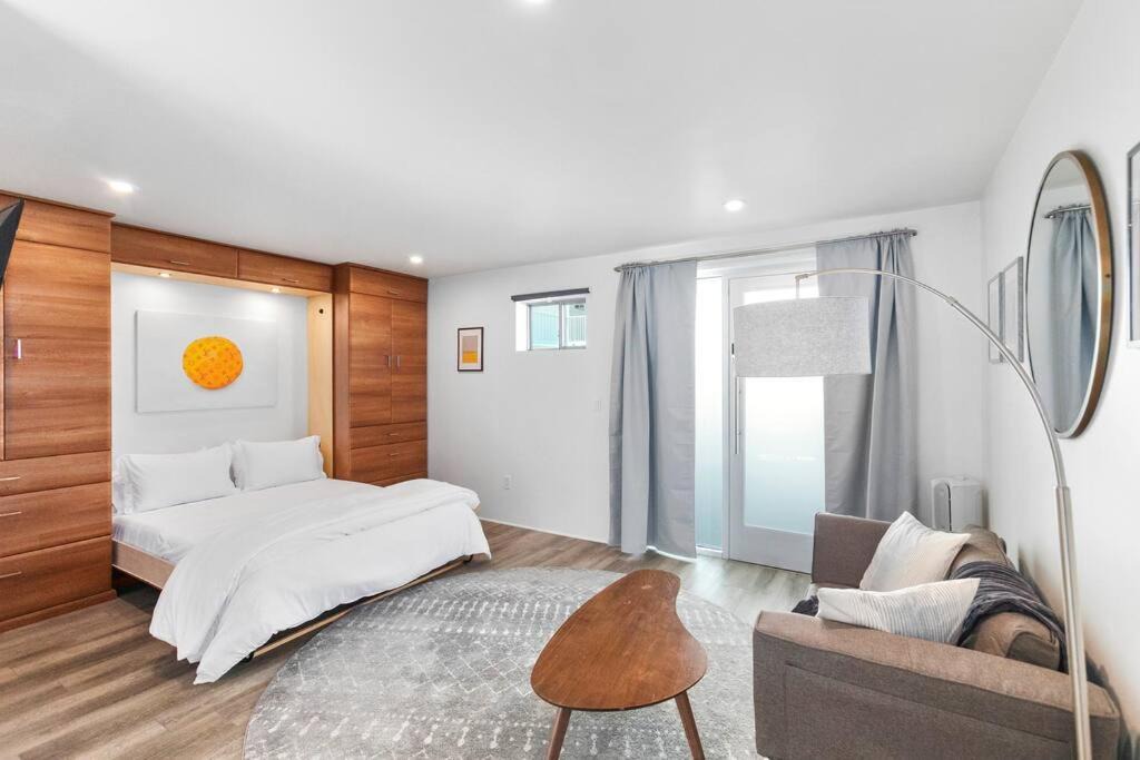 Roosevelt Apartment | Modern Contemporary Living in DTPH - Poolside.