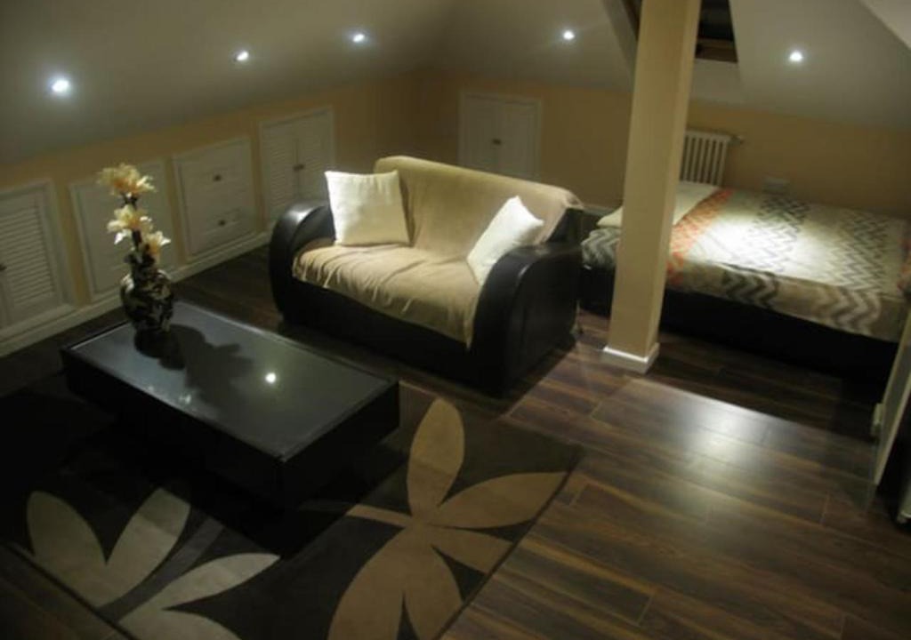 Brooklands Apartment | Modern Cosy Private Studio, WIFI, IP-TV, Must See