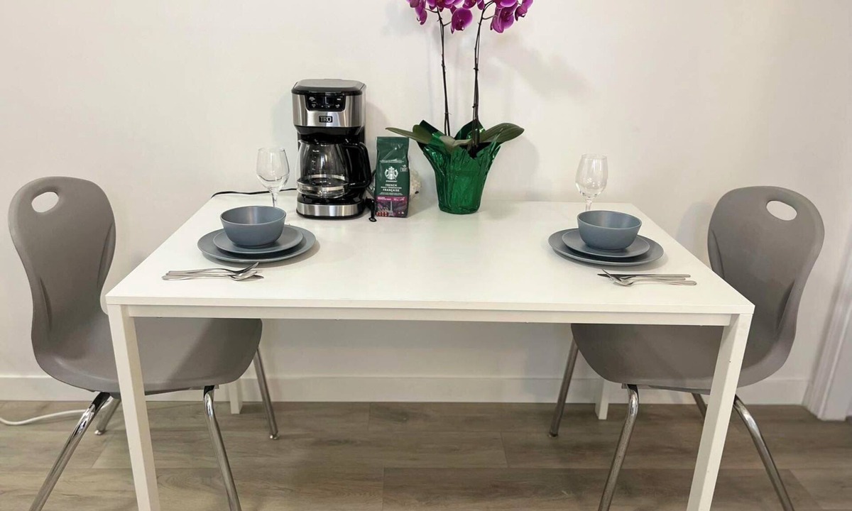 Hastings House | Modern & Cozy 1 Bedroom Suite-Walk to MAJOR INTERNATIONAL SPORTING EVENT Fan Zone-Private Entrance