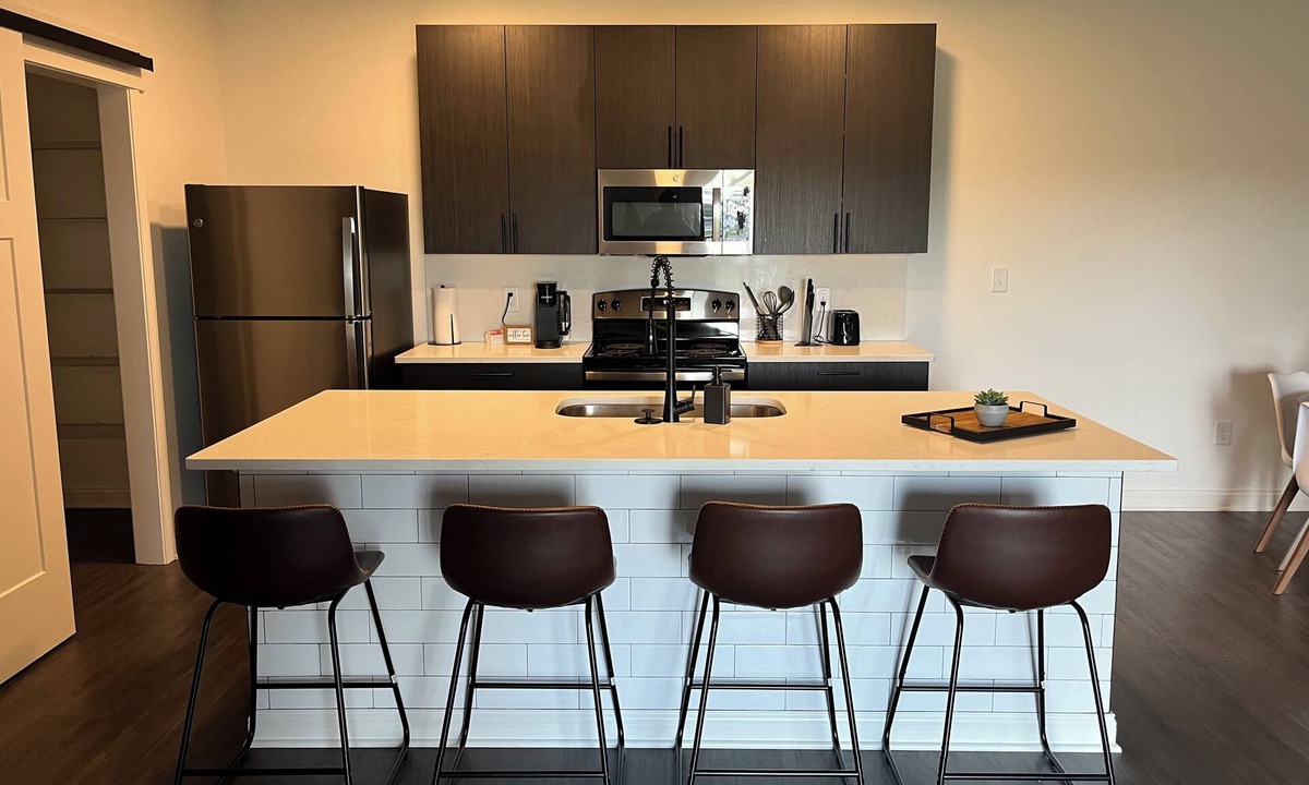 Whitestown Apartment | Modern Cozy 2-bdrm 2-bath Escape