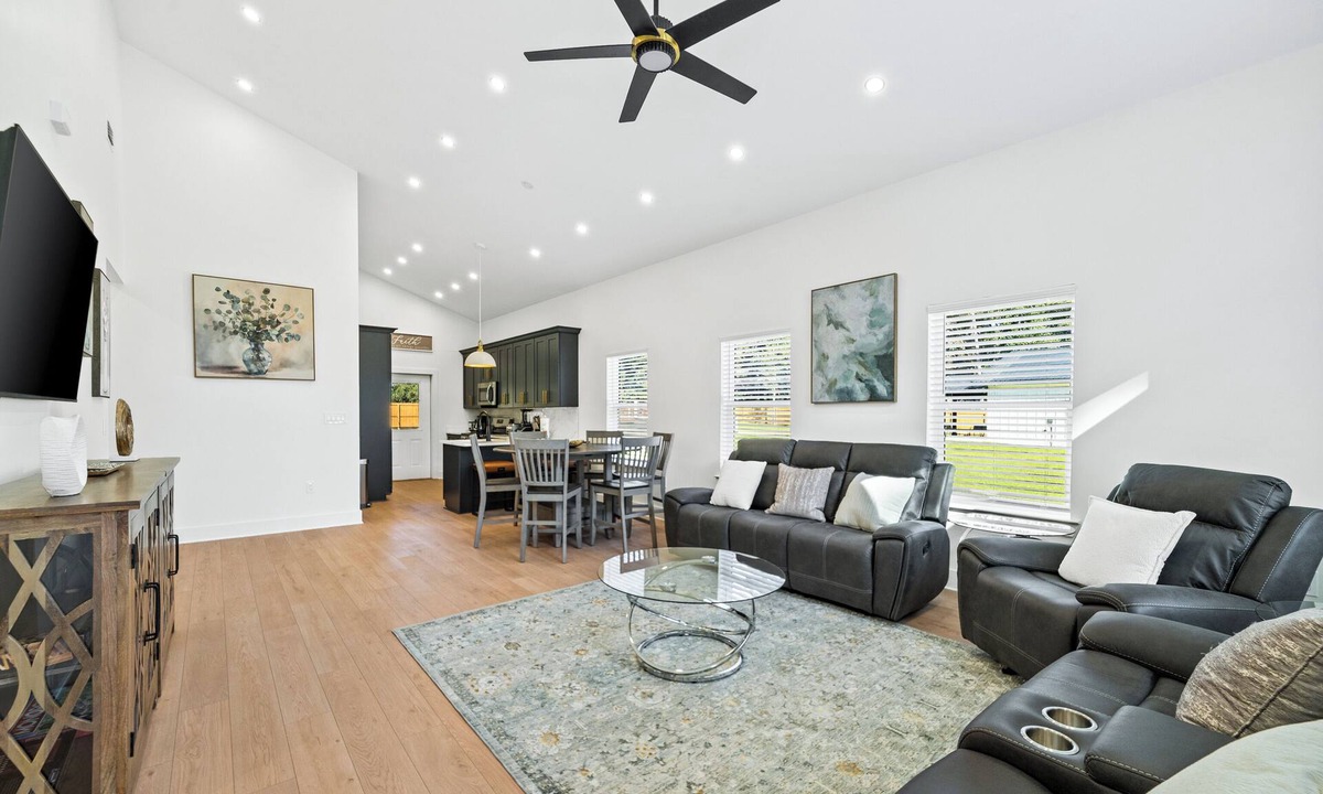 Summerdale House | Modern, Cozy and Spacious Home in Foley Alabama.