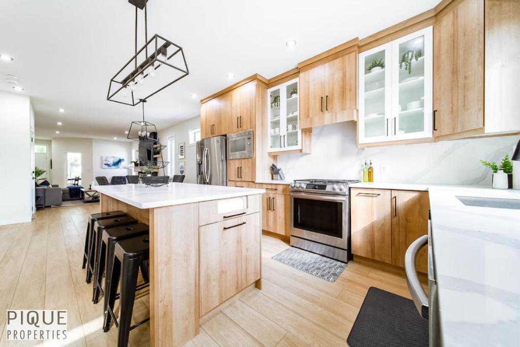 Jasper Place Apartment | Modern Cozy Home - KingBed - AC - Patio - BBQ - Firepit