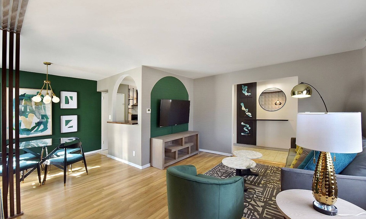 Lakeview House | Modern, cozy home -15 mins away from the airport, Entire FIRST floor of home.
