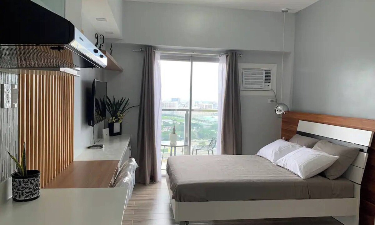Mabolo Condo | Modern & Cozy Minimalist Space with Balcony