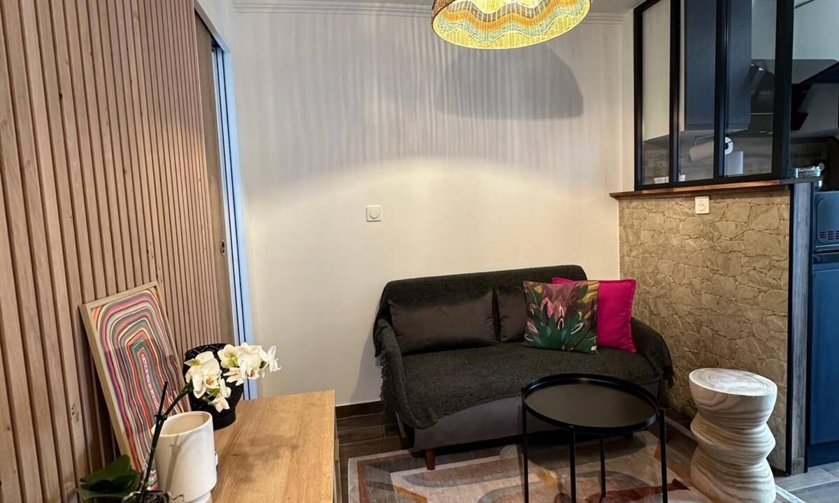 Quartier de la Goutte-d'Or Apartment | Modern cozy studio near Montmartre, 2min walk to metro Château Rouge