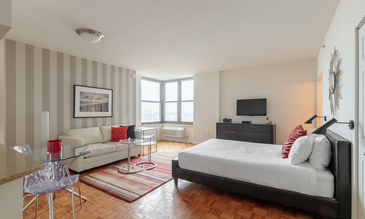 Downtown Jersey City Apartment | Modern Cozy Studio, Steps from PATH Train Station