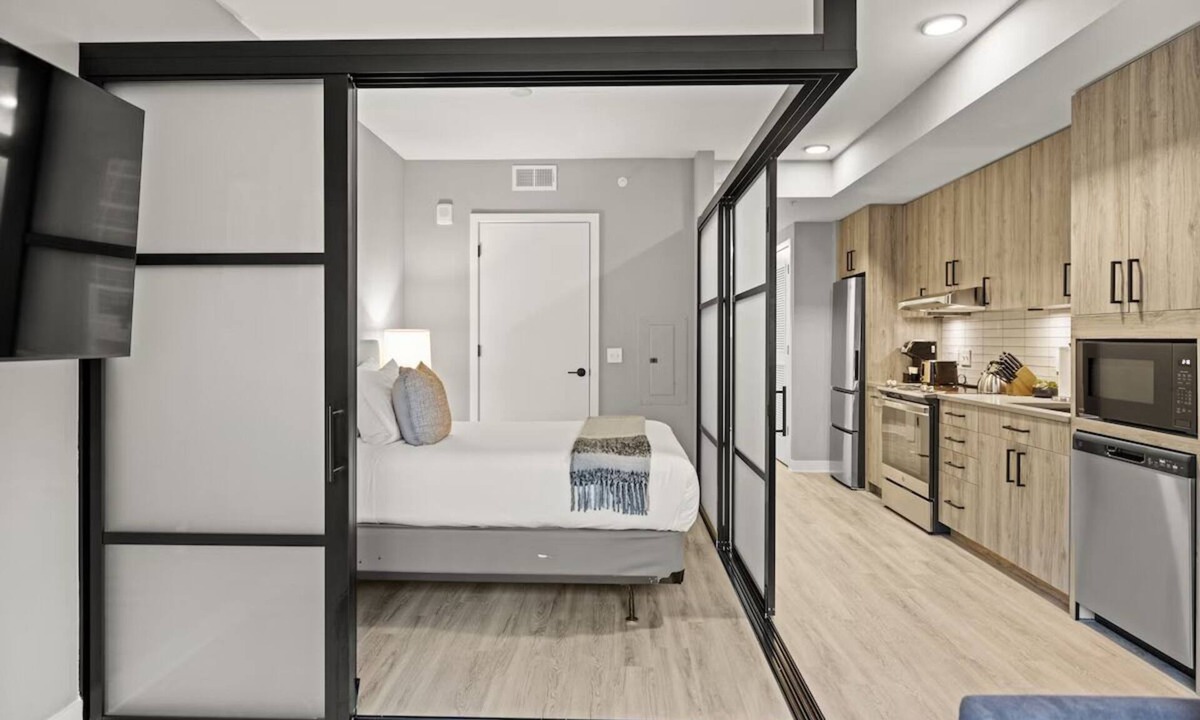 Navy Yard Hotel | Modern DC Haven w/Kitchen | Walk to Nationals Park | Rooftop Lounge | 2 Units