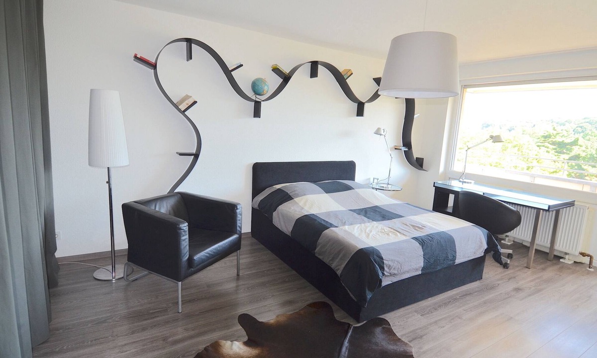 Kranichstein Apartment | Modern designer studio with great forest view and excellent transport links