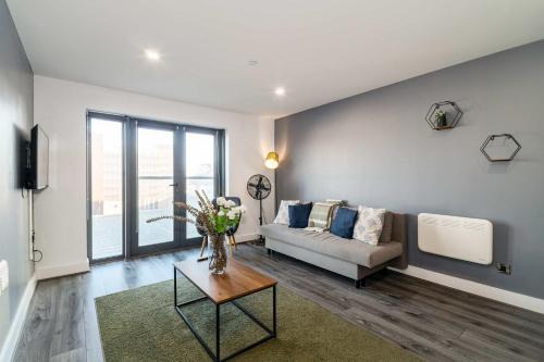 The Docks Apartment | Modern Dockside 2 Bed Central Liverpool Apartment