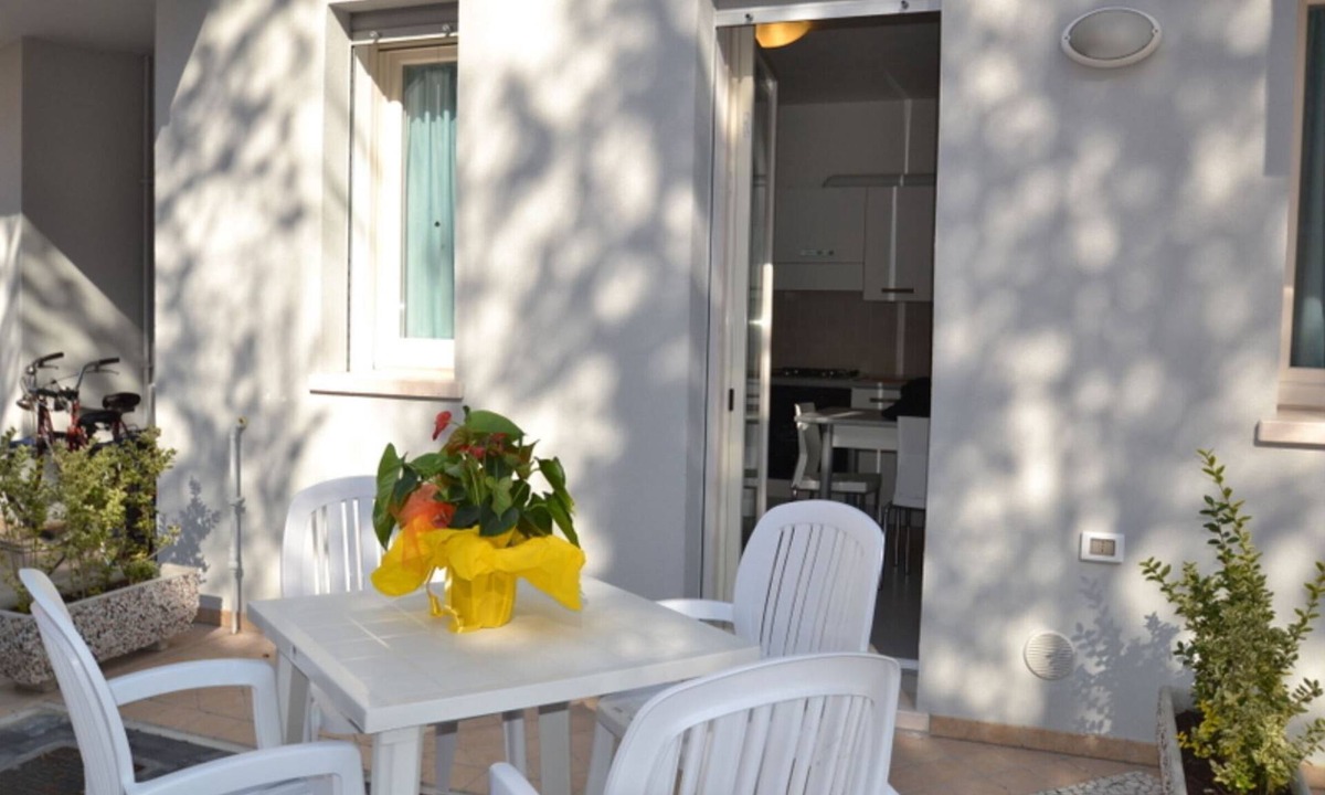 Rosapineta Apartment | Modern downtown flat near the beach