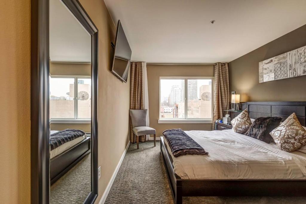 Belltown Apartment | Modern Downtown Top Floor Penthouse With Bay Views