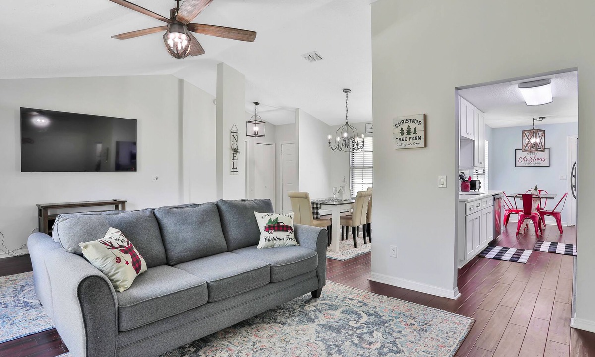 Doctors Inlet House | ★Modern E. Orange Park 6+Bed Fence Garage Beach 45min★ 1 of 7 local properties