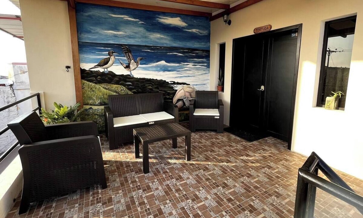 Puerto Baquerizo Moreno Apartment | Modern w/Balcony Apt, 5min away FROM SEA!
