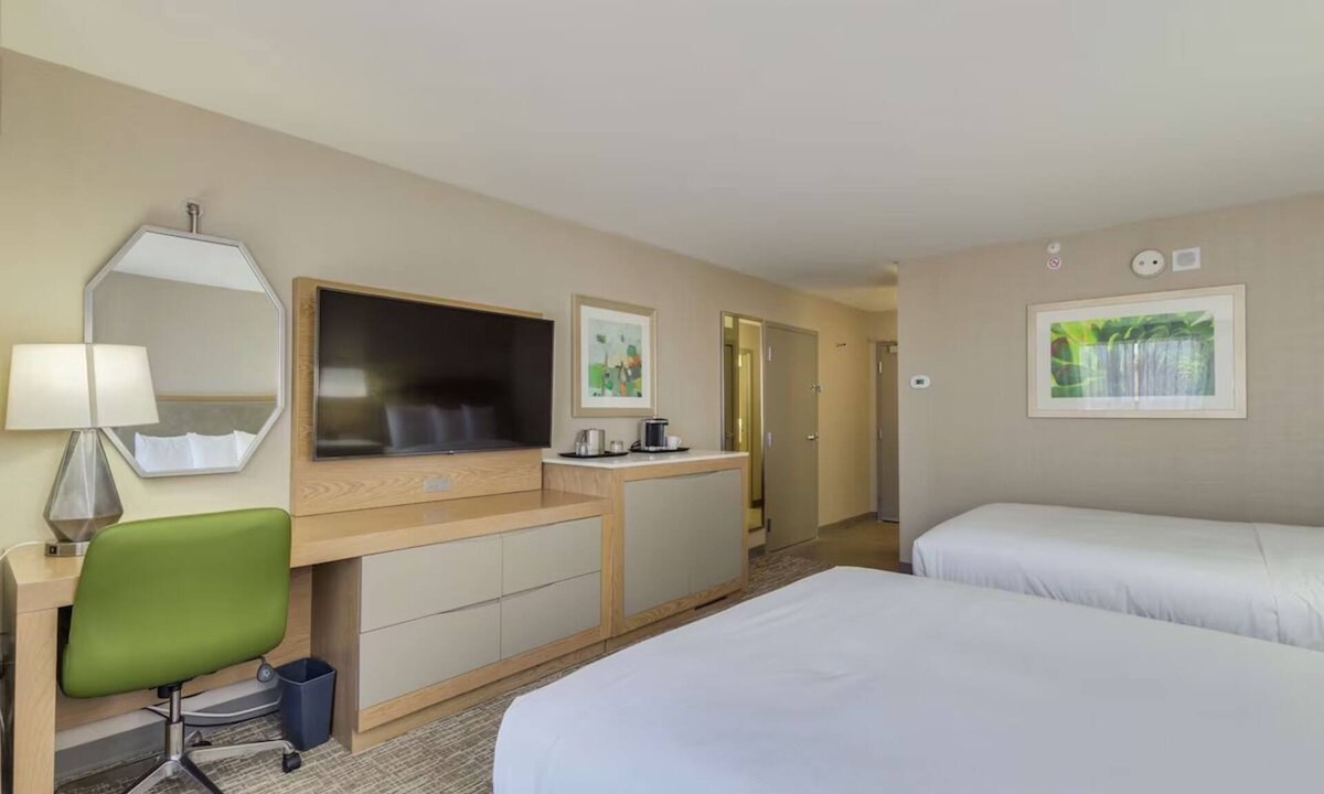 Chandler Hotel | Modern Eco-Friendly Room Perfect for Leisure Travelers with Pool & Dining Nearby