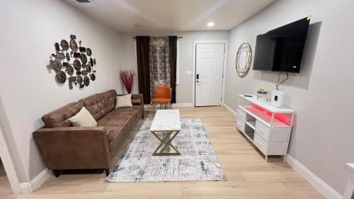 El Cajon House | Modern El Cajon Retreat | Near SDSU & Zoo