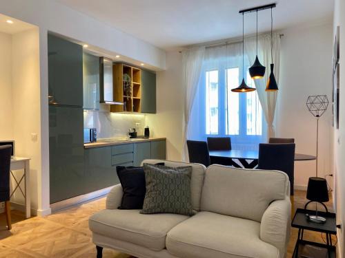 Prato Centenaro Apartment | Modern Elegance in Milan's City Core