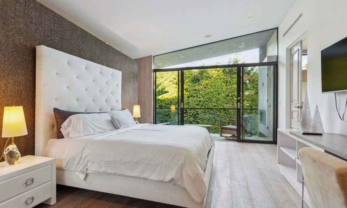West Hollywood West House | Modern elegance meets unbeatable location.