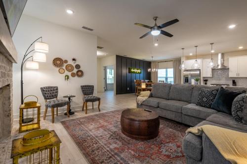 Cartersville House | Modern Emerson retreat close to LakePoint Sports