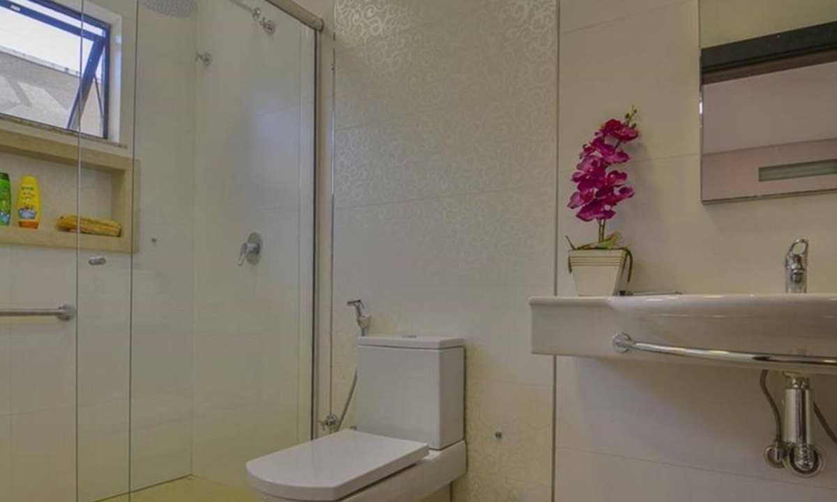 Foz do Iguacu House | Modern entire house with pool near tourist attractions.