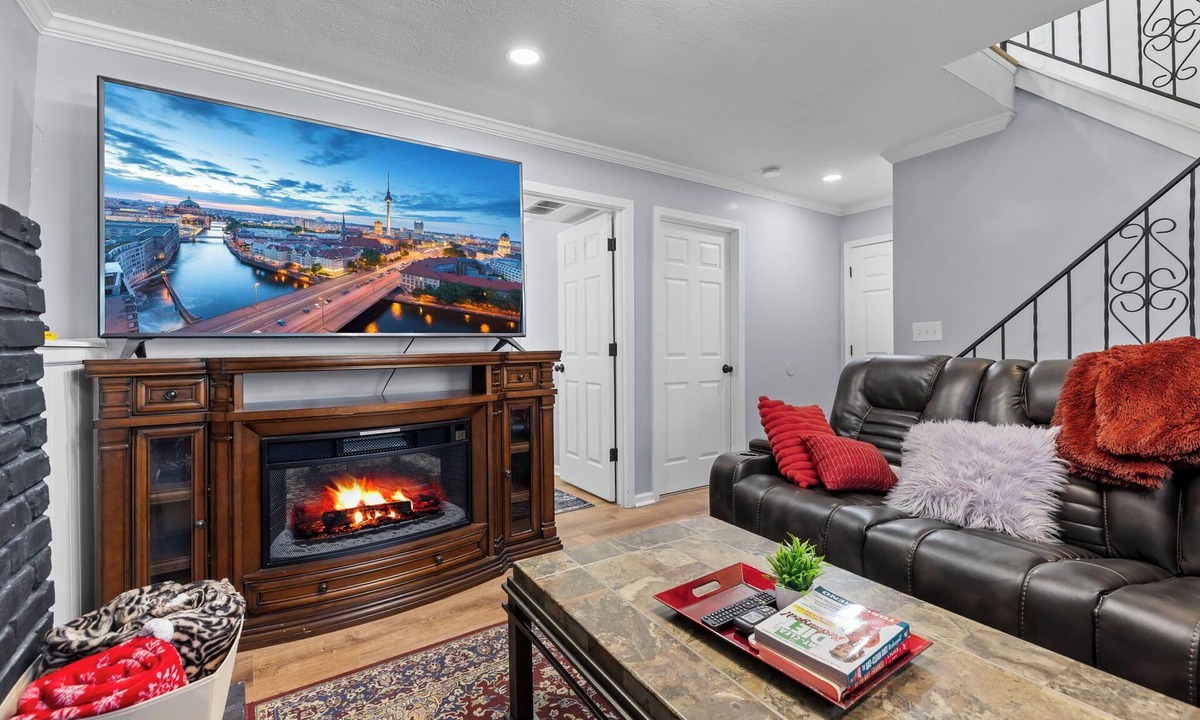 Olathe House | Modern Family Gateway 2-connected duplexes by YDSH GuestMind! Pet Friendly!