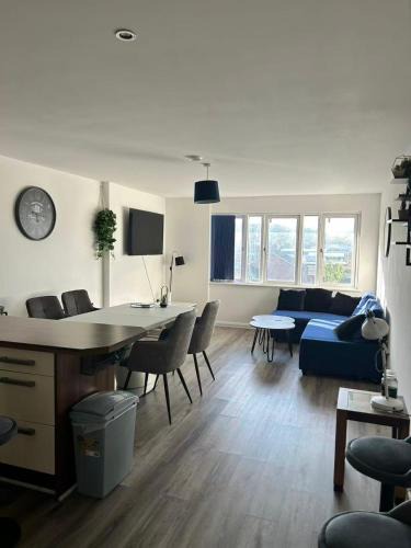 Moffat Apartment | Modern Flat Ideal for Short & Long Stays in Sheffield South Yorshire