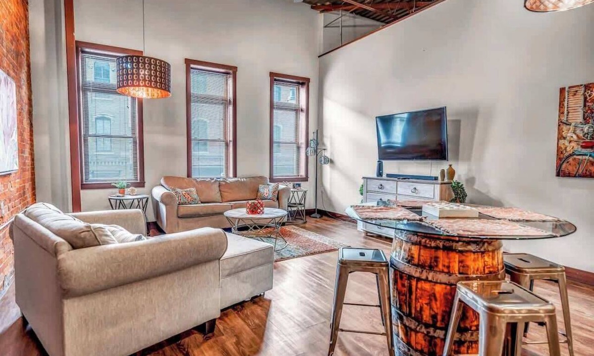 Historic Downtown La Crosse Apartment | Modern Flat in Downtown La Crosse