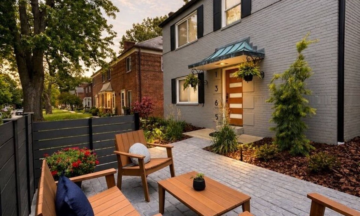 Grandview Heights Apartment | Modern Flat - King Bed - Garage - Central Location