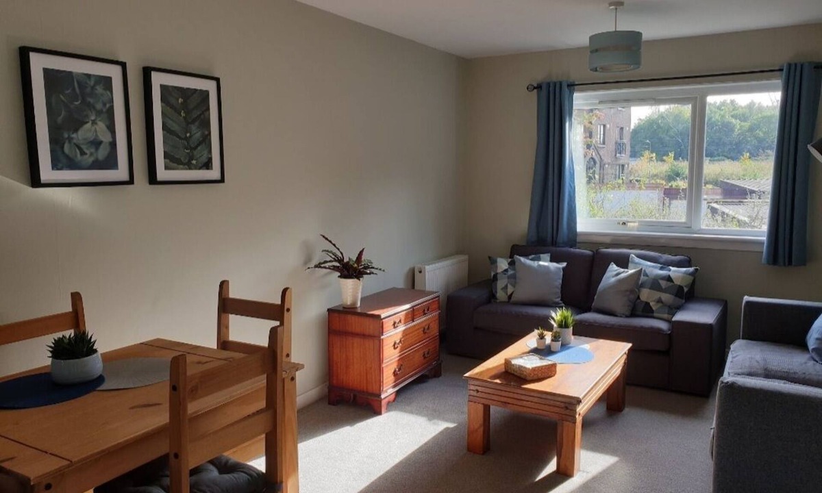 West End Apartment | Modern flat near Murrayfield Stadium, sleeps 4