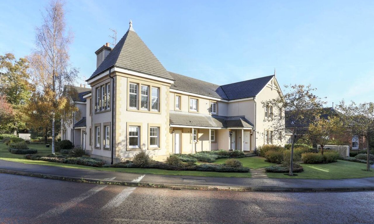 Dunbar Apartment | Modern Flat with Free Parking