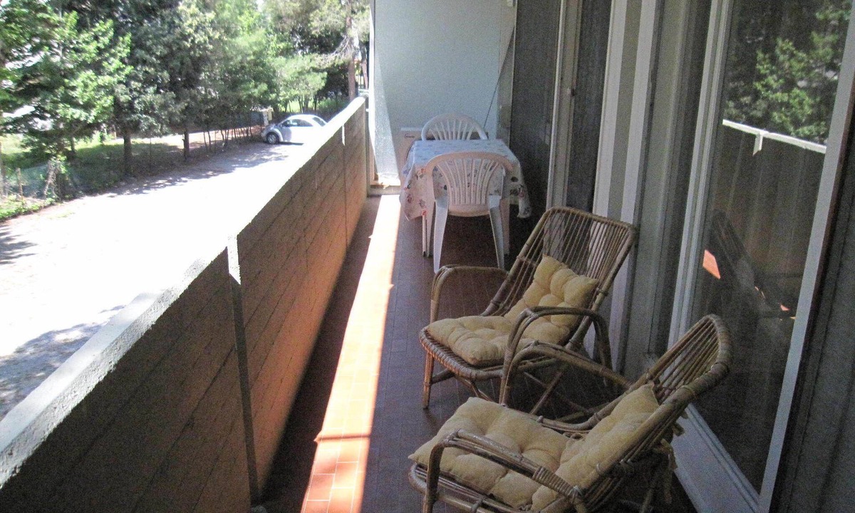 Grado Pineta Apartment | Modern flat with balcony at Grado Pineta