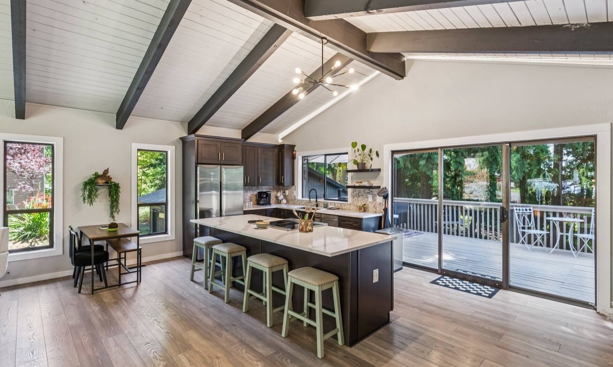 Lake Stevens House | Modern Forest Escape Near Hikes & Lake 6 Bedroom Home