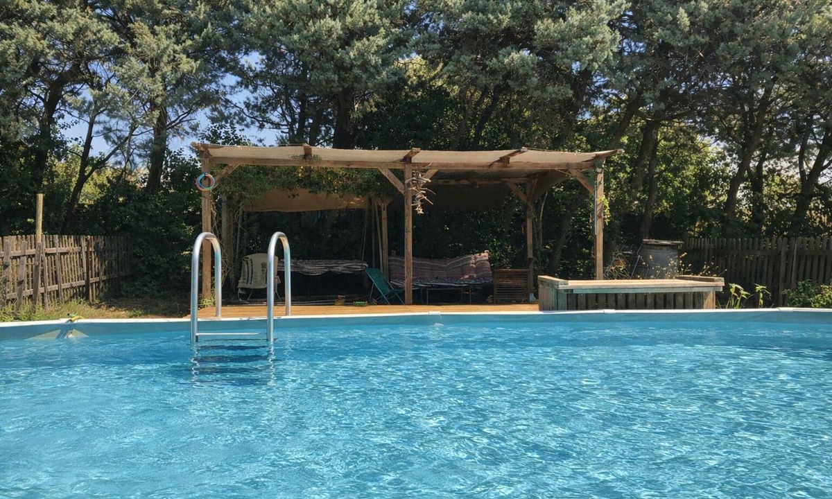 Sainte-Cecile-les-Vignes Villa | Modern villa - ideal for families - secure swimming pool garden - children's play area