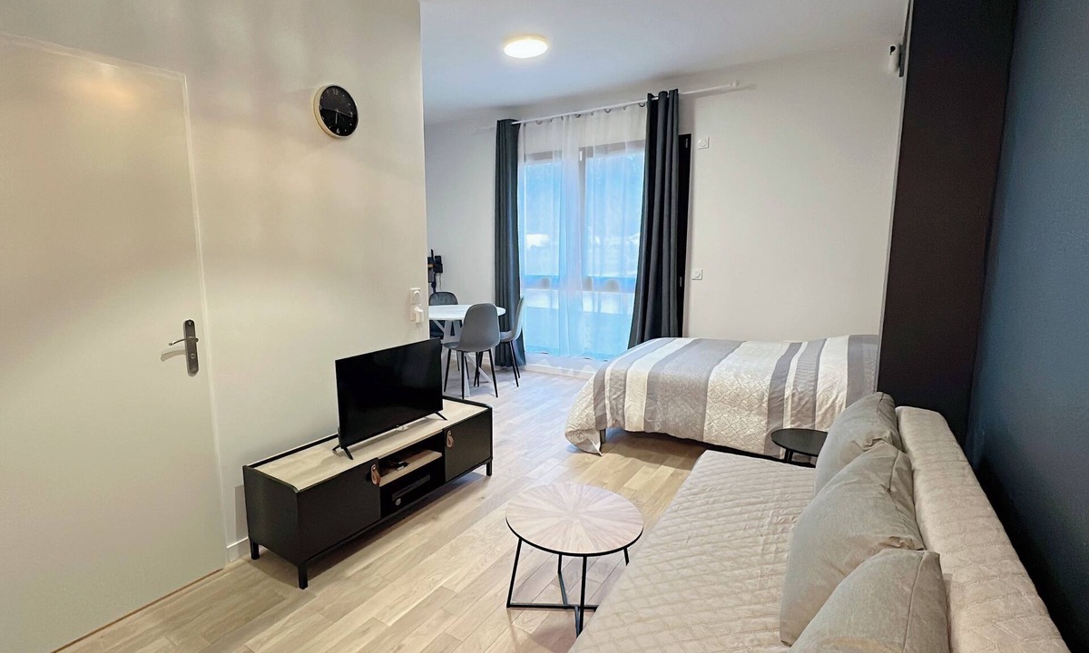 Villepinte Apartment | Modern, fully-equipped apartment