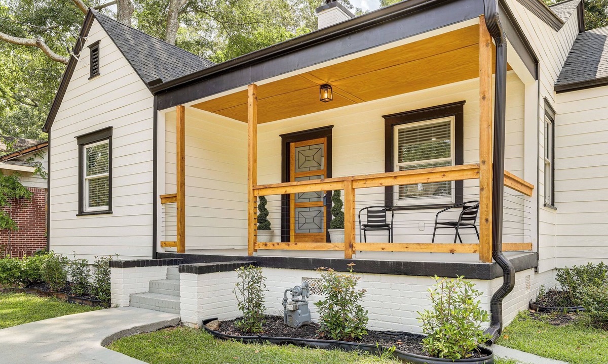 Sylvan Hills House | Modern & Fully Updated! ATL Home 4 Mi to Dtwn Fun