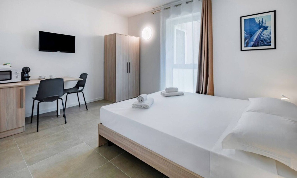 San Giuliano Bed & Breakfast | 🏡 Modern & Functional Rooms in Mestre – Brand-New Guesthouse with Free ParkingPerfectly located for Venice: bus no. 5 passes every 10 minutes and takes you directly to the historic center in just a few minutes! Rooms are equipped with a comfortable