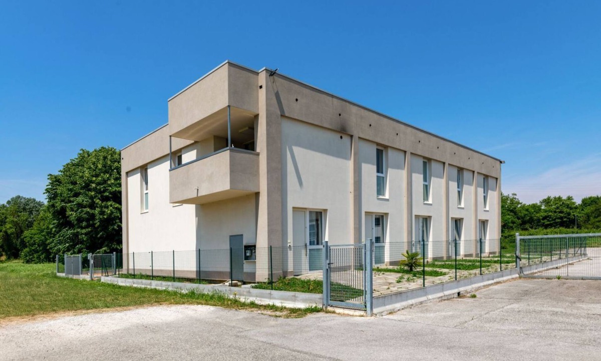 San Giuliano Bed & Breakfast | 🏡 Modern & Functional Rooms in Mestre – Brand-New Guesthouse with Free ParkingPerfectly located for Venice: bus no. 5 passes every 10 minutes and takes you directly to the historic center in just a few minutes! Rooms are equipped with a comfortable