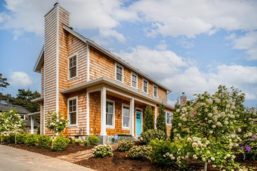 Gearhart House | Modern Gearhart Getaway, Walk to Beach & Downtown!