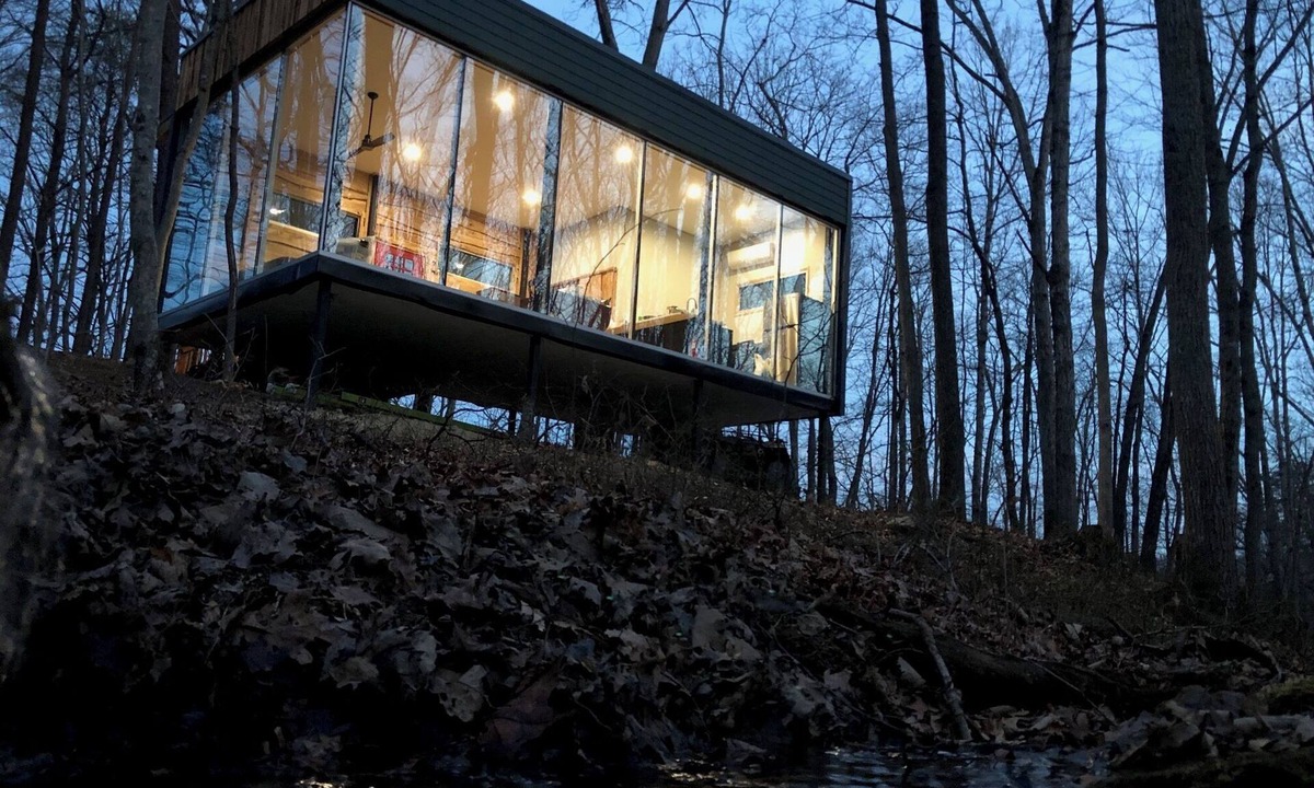 Fort Valley Cabin | Modern Glass Retreat in Fort Valley with WiFi, AC, EV charger