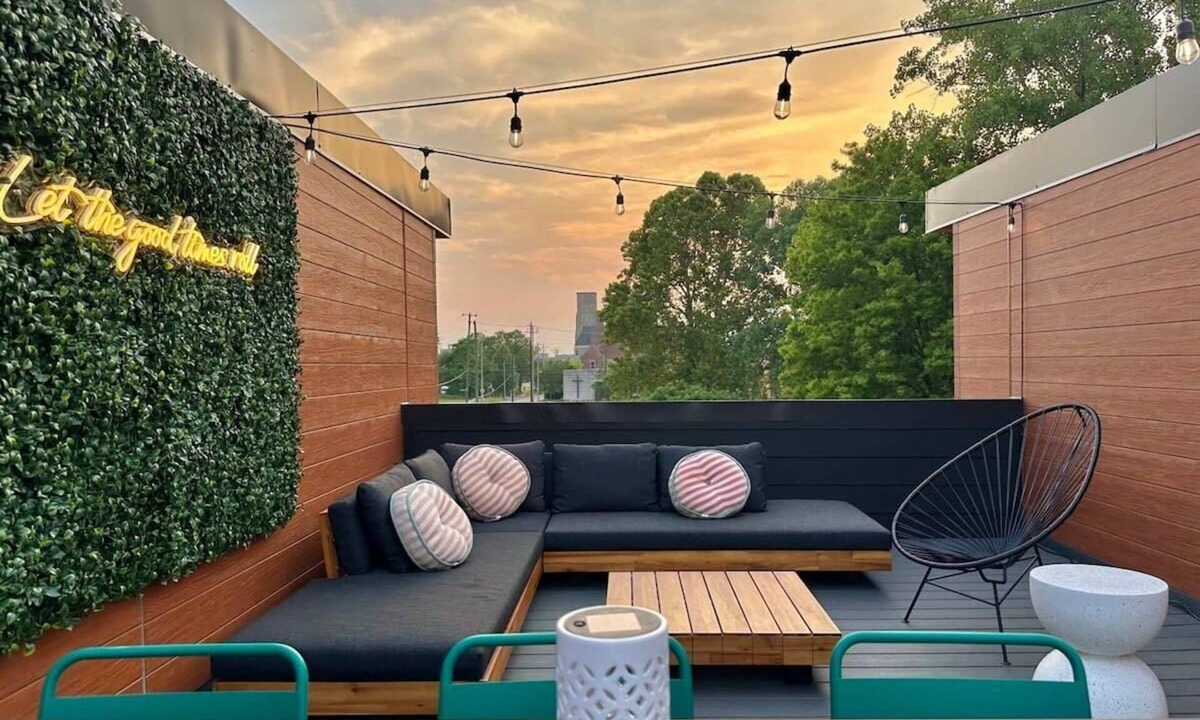 New Pathways Villa | Modern Group Oasis w/Private Rooftop Deck, Steps to FedExForum