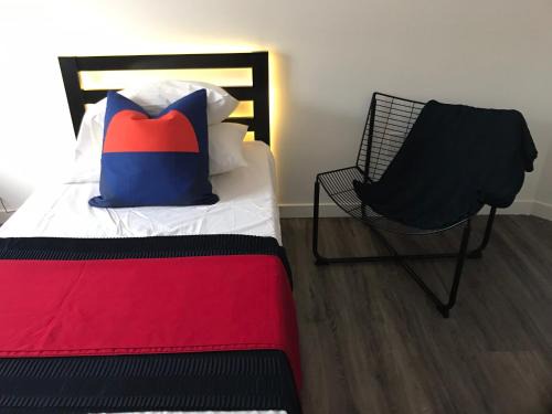 Ironbound District House | Modern GuestHouse Ironbound Newark with KITCHEN-FastTrainToNYC-OneStopToAirport
