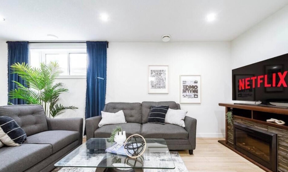 Jasper Place Apartment | Modern Haven - Queen Bed - Wifi - Near Rogers and WEM!