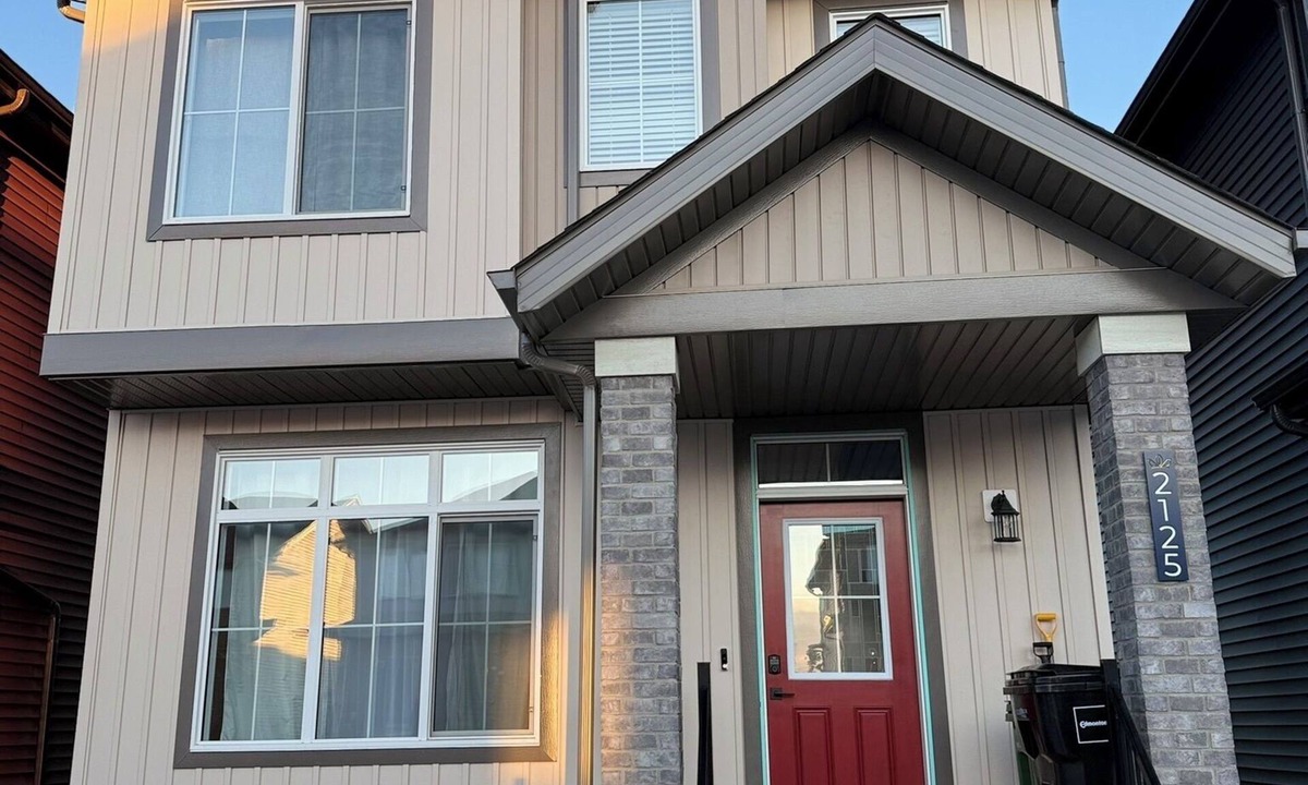 Northwest Edmonton House | Modern Haven Retreat |3BR|2.5Bath|12min to WEM|10min to Big Lake &Lois Hole Park
