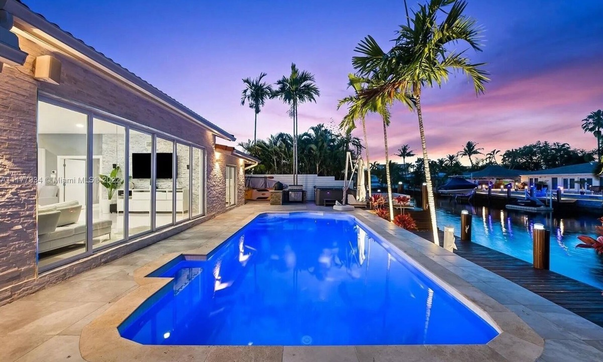 Pompano Isles House | Modern - Heated pool - intercostal views