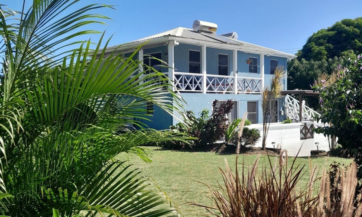 Welches House | Modern, high standard, 100 metres to beach, short walk to Oistins