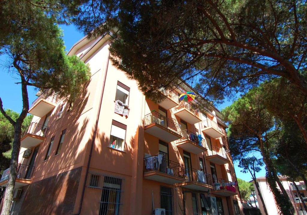 Rosapineta Apartment | Modern holiday home apartment in Rosolina with coastal view