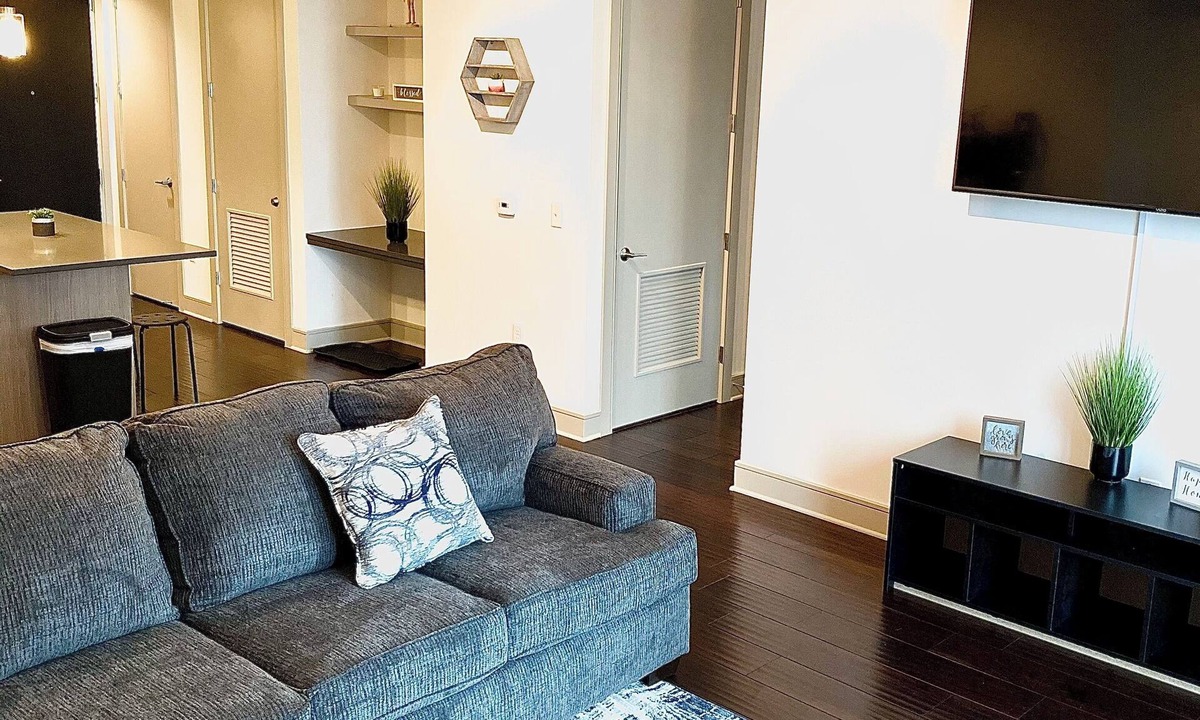 Glendale Apartment | Modern Hollywood Hideaway - Steps from Walk of Fame!