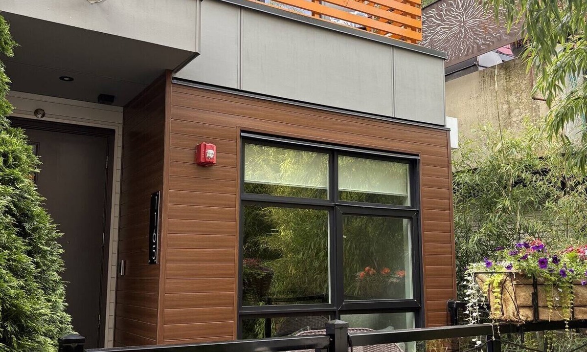 Grandview-Woodland House | Modern home 2 blocks from "the Drive", one of the coolest streets in the world!