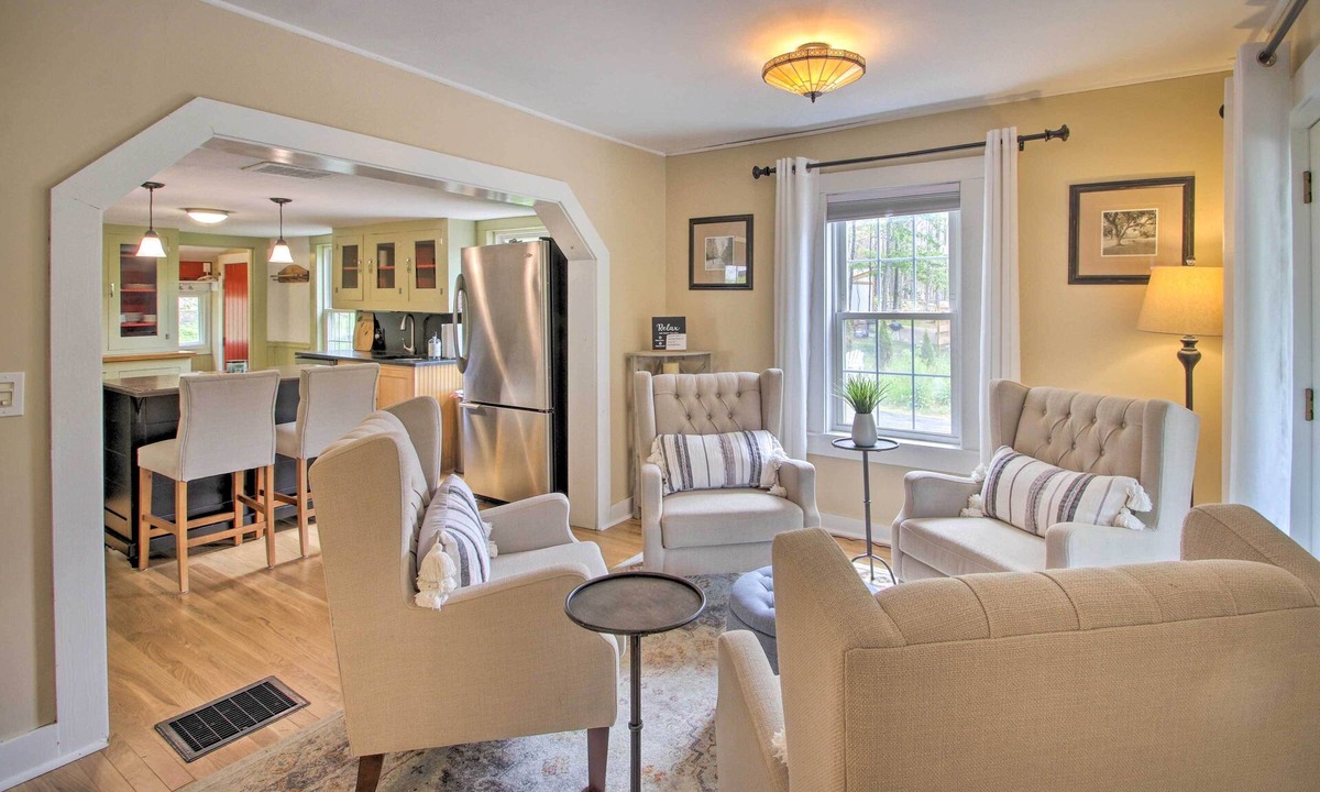 Intervale Cottage | Modern Home ~ 2 Mi to Cranmore Mountain Resort!