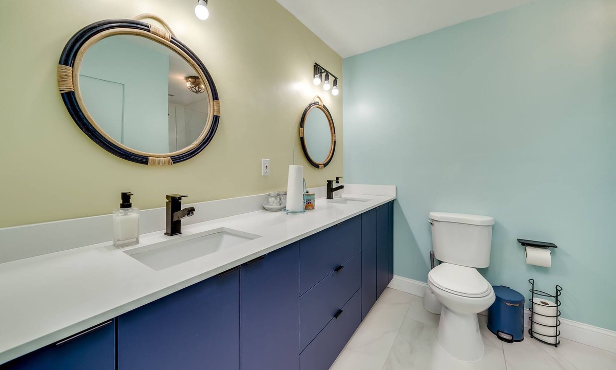 Sunrise House | MODERN HOME WITH HEATED POOL! CLOSE TO SAWGRASS MILLS MALL! FLEXIBLE CHECK IN