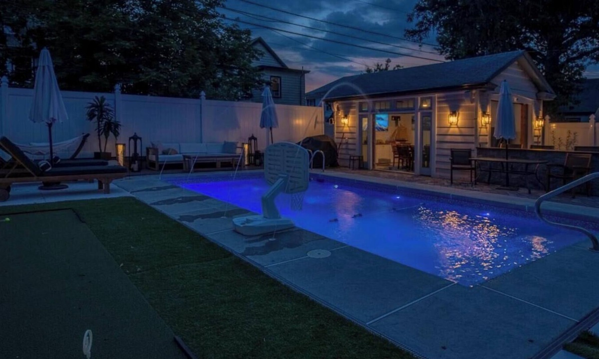 Highland Park House | Modern Home with Heated Pool near Rutgers, train to NYC